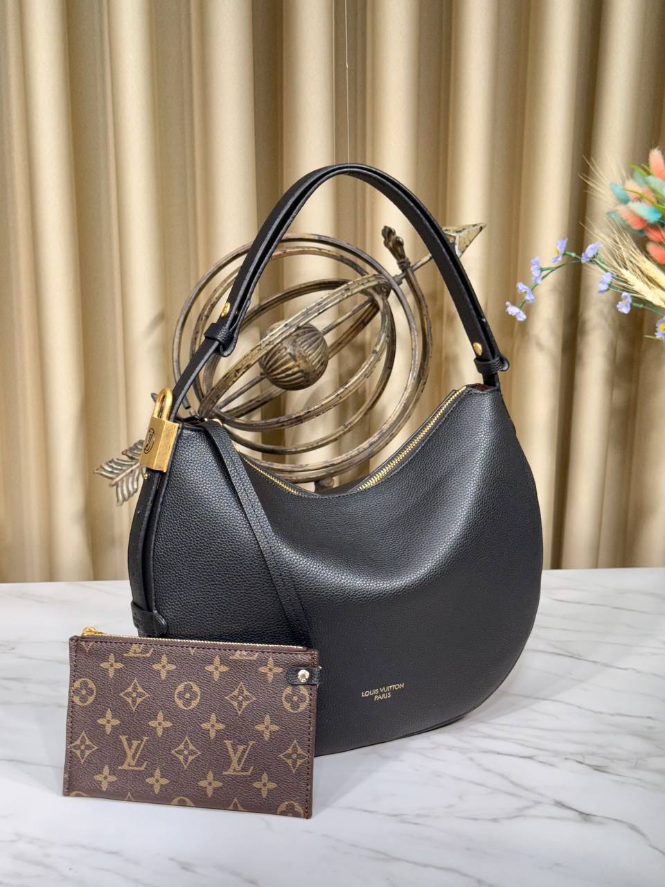 Lv LOUIS VUITTON 
Low Key Cookie MM
