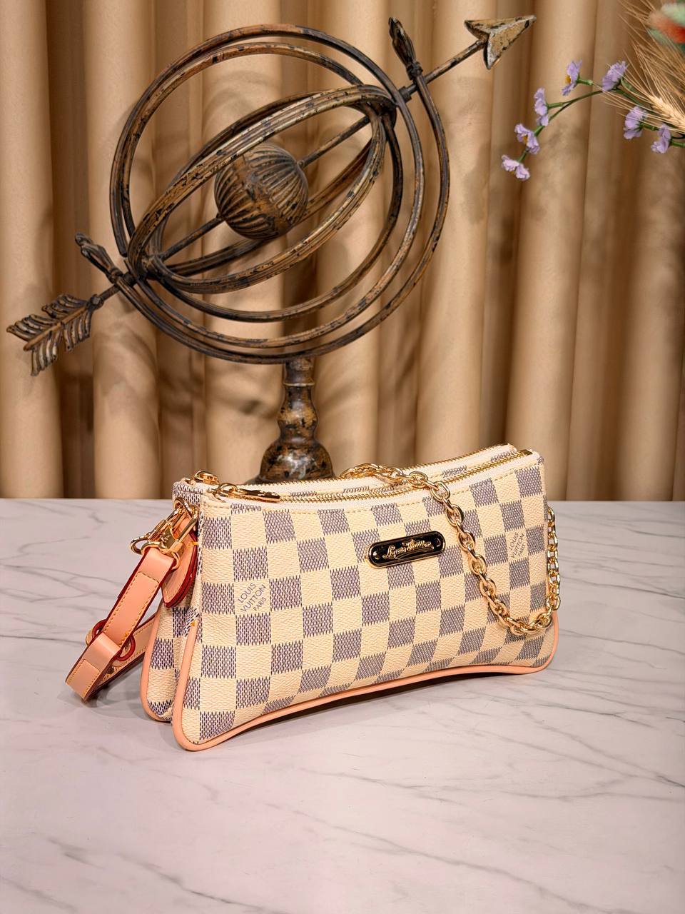 Louis Vuitton Milla MM Damier Azur canvas λευκό καρό με ροζ δέρμα και χρυσή αλυσίδα