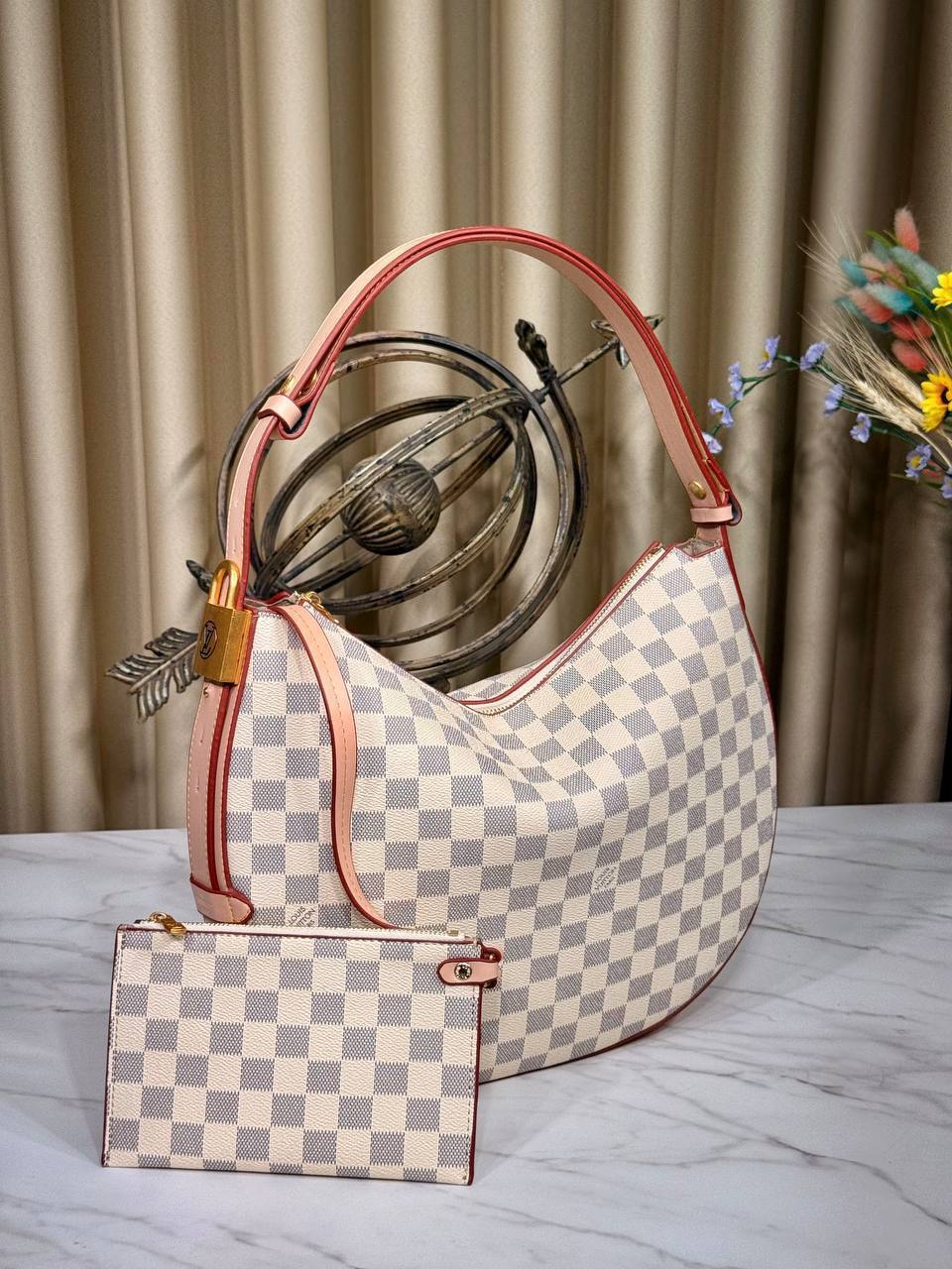 Lv LOUIS VUITTON 
Low Key Cookie MM