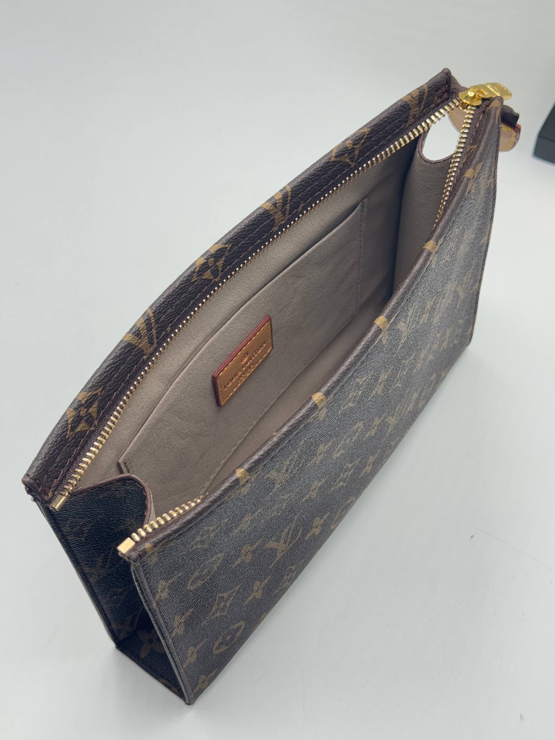 Monogram wallet unisex