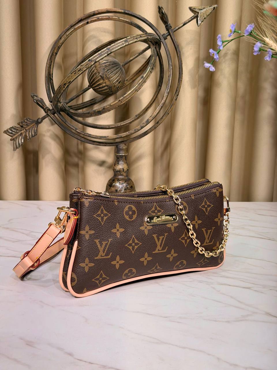 Louis Vuitton Milla MM Monogram canvas με ροζ δέρμα και χρυσή αλυσίδα