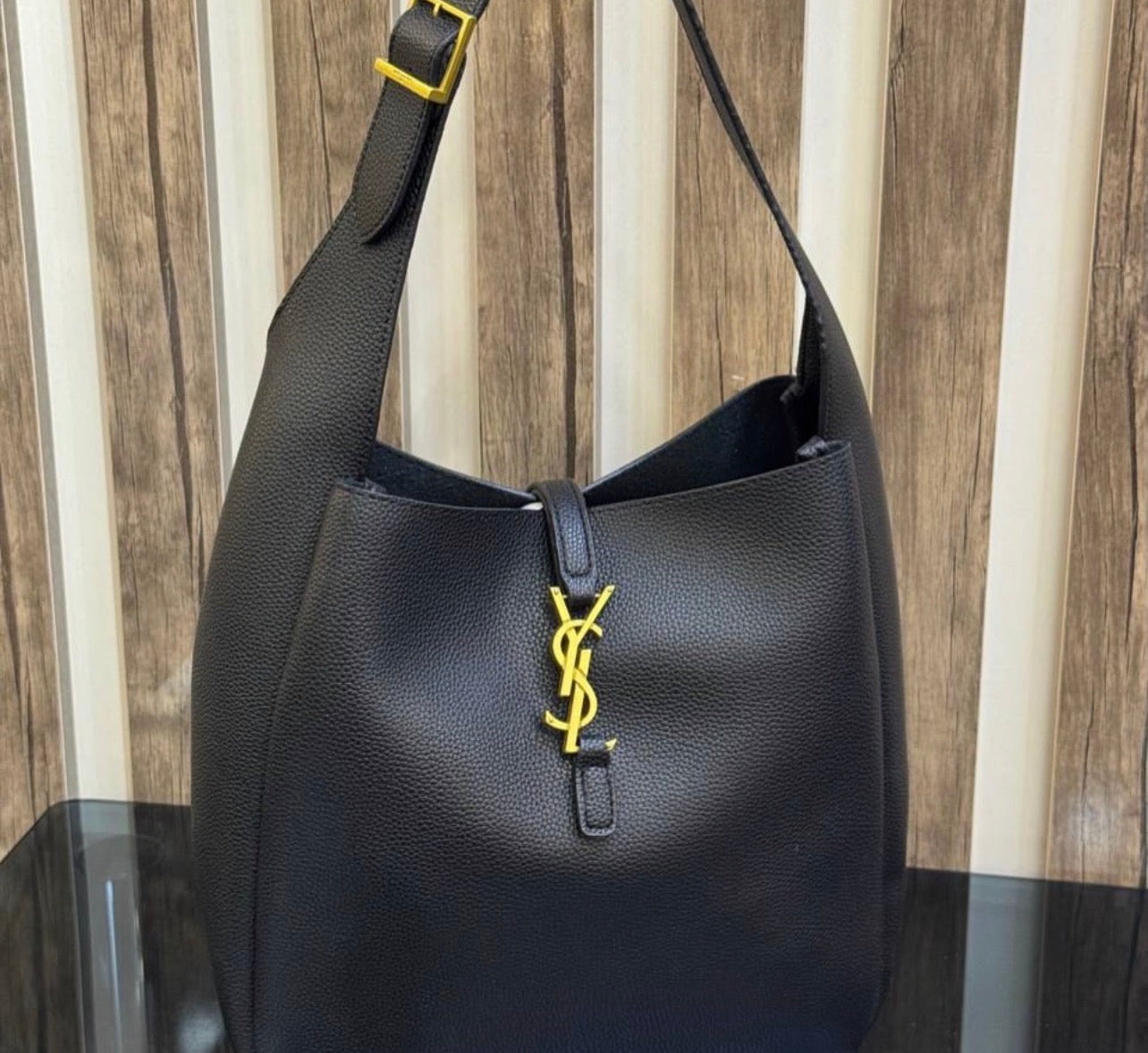YSL Saint Laurent Le 5 à 7